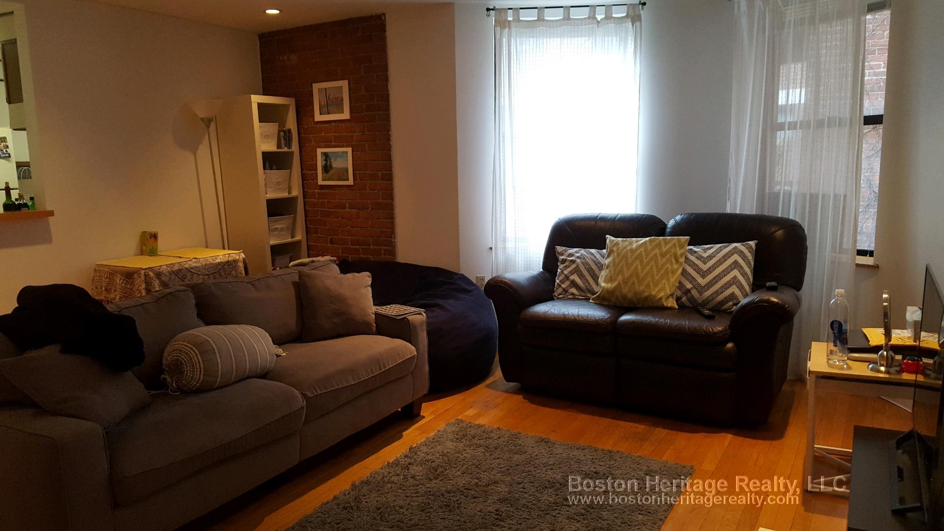 84 Gainsborough St, Fenway