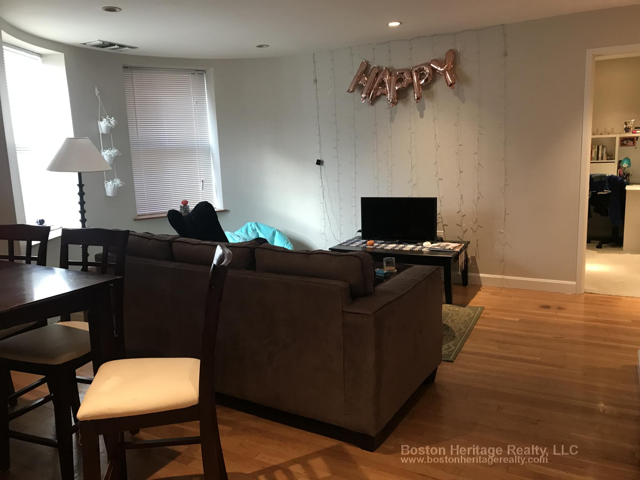 84 Gainsborough St, Fenway