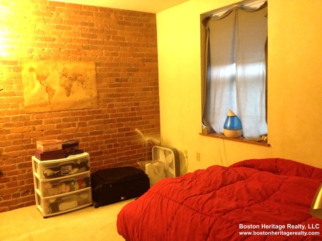 1 bed, 1 bath apartment for rent at 79 Gainsborough St Unit 302, Fenway — photo 2 of 5