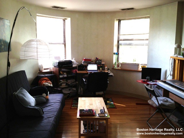 1 bed, 1 bath apartment for rent at 79 Gainsborough St Unit 302, Fenway — photo 1 of 5