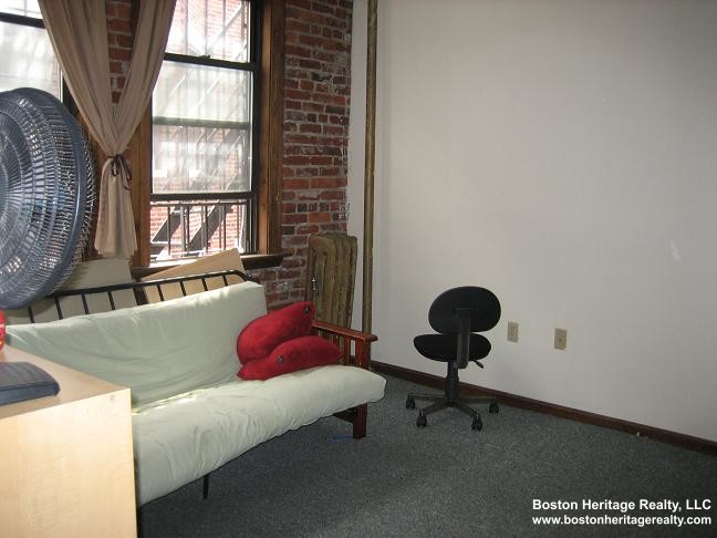 54 Burbank St, Fenway