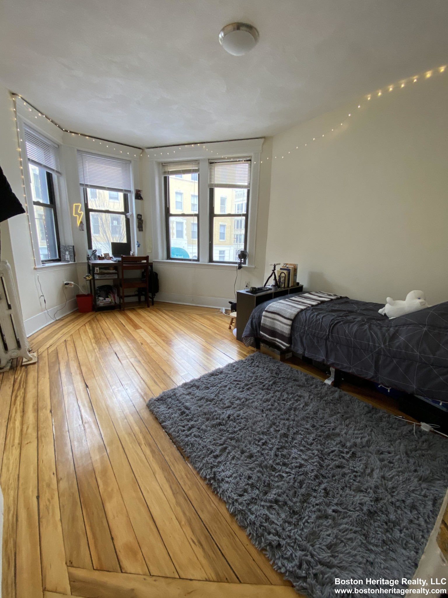 2 split bed, 1 bath apartment for rent at 54 Burbank St Unit 8, Fenway — photo 2 of 8