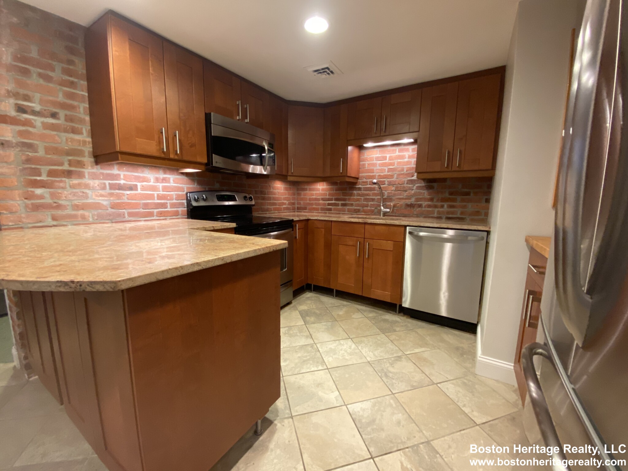 2 bed, 1 bath apartment for rent at 103 Gainsborough St Unit 6, Fenway — photo 2 of 11