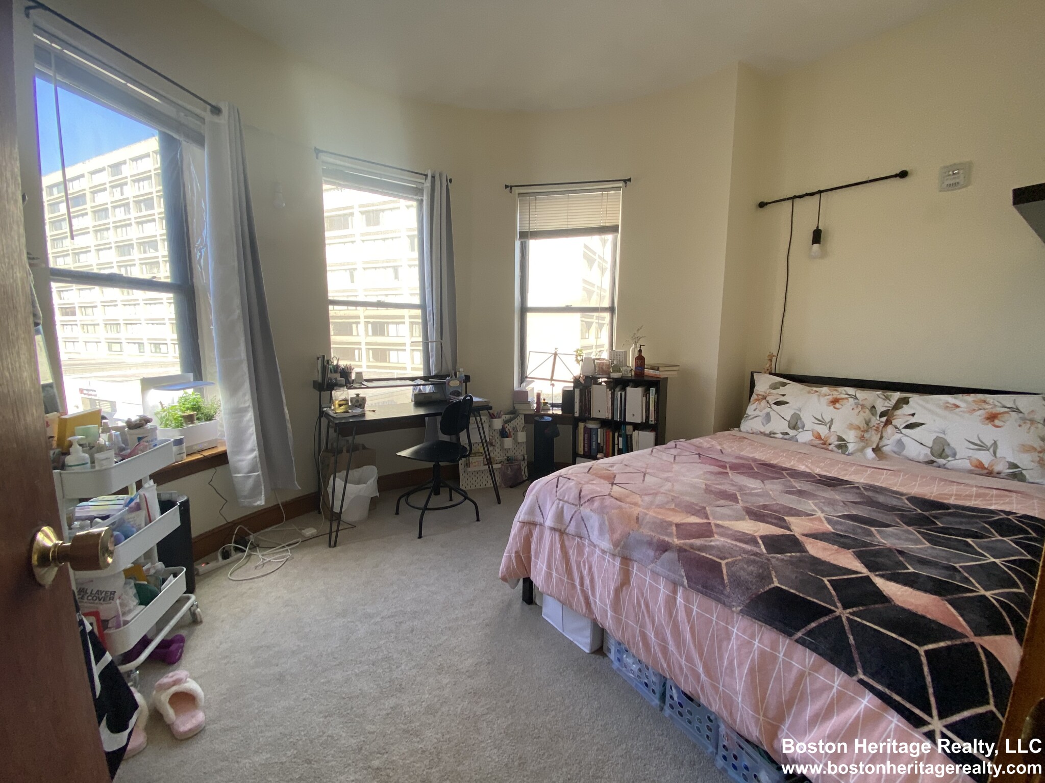 2 bed, 1 bath apartment for rent at 14 Westland Ave Unit 4, Fenway — photo 3 of 8