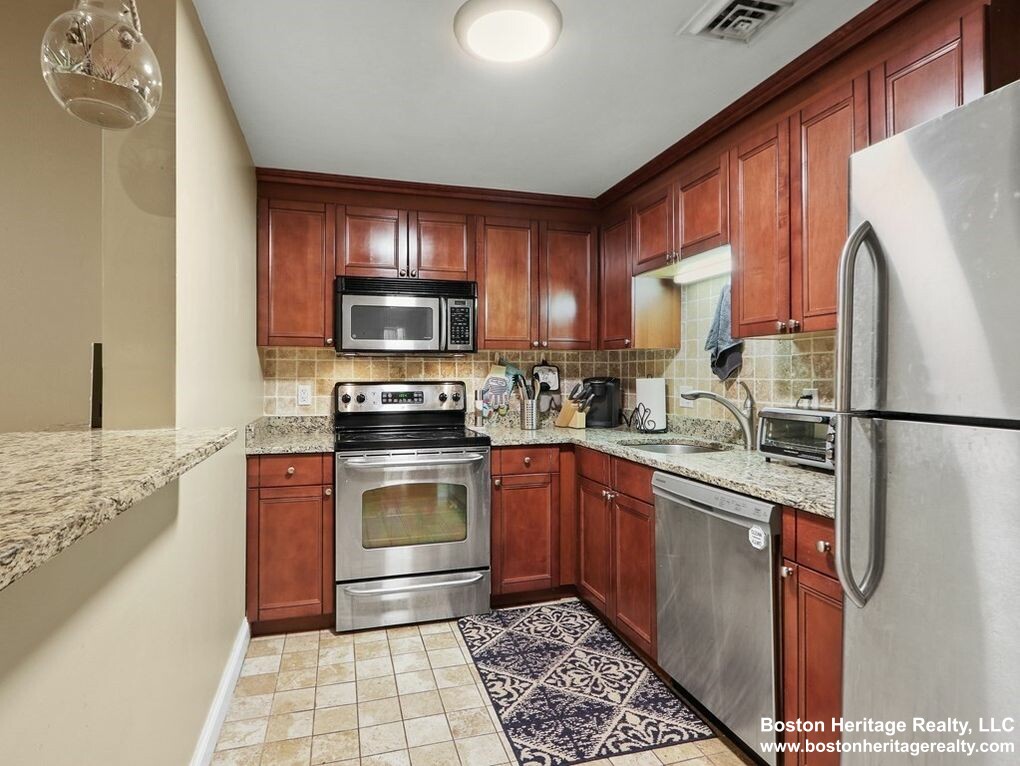 2 bed, 1 bath apartment for rent at 79 Gainsborough St Unit 205, Fenway — photo 2 of 10