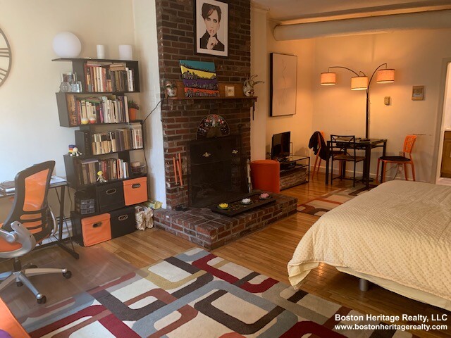 Studio bed, 1 bath apartment for rent at 240 Marlborough St Unit B, Back Bay — photo 3 of 15