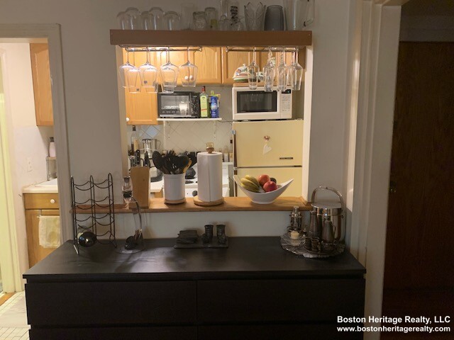 Studio bed, 1 bath apartment for rent at 240 Marlborough St Unit B, Back Bay — photo 6 of 15
