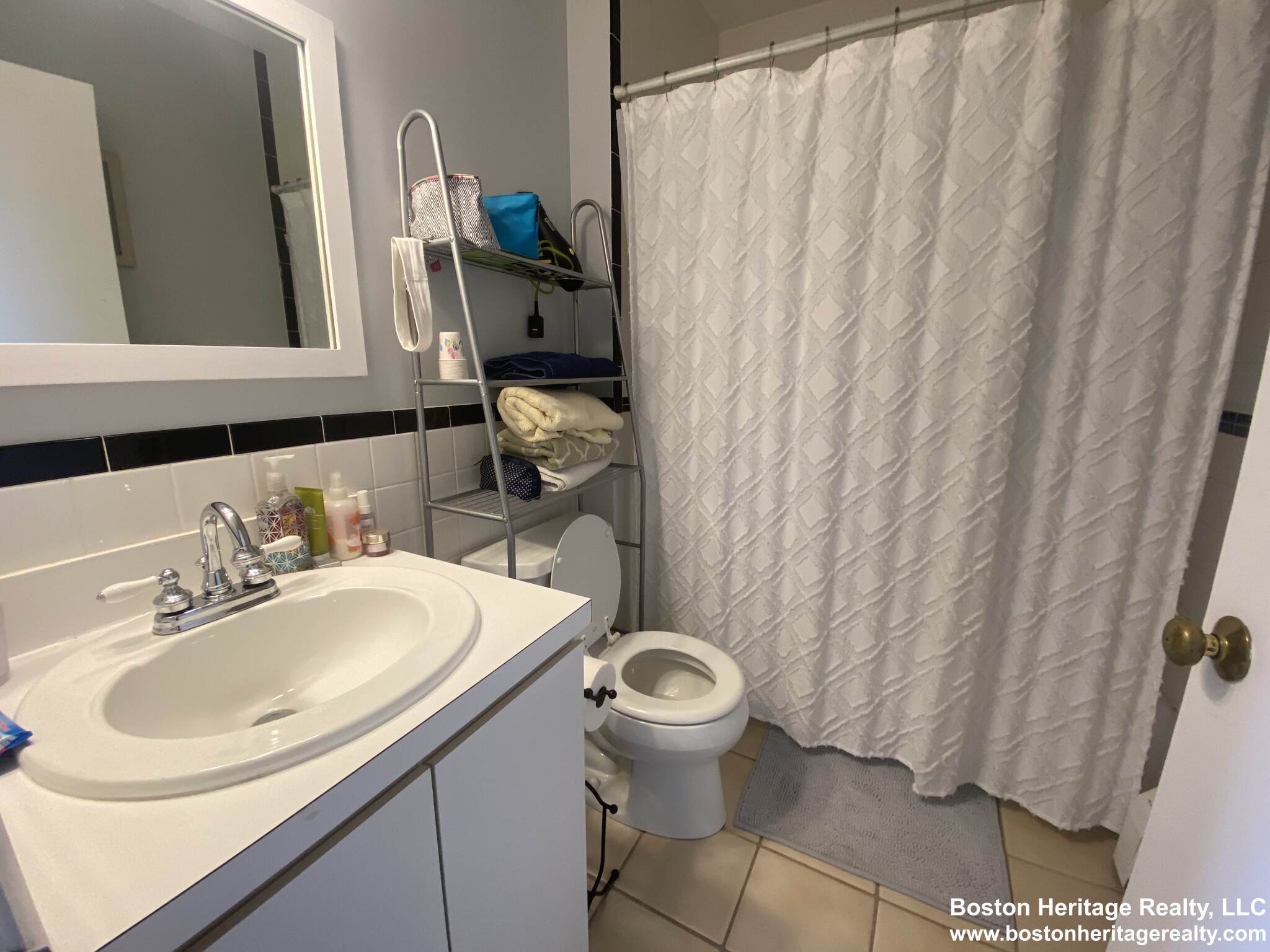 1 bed, 1 bath apartment for rent at 128 Hemenway St Unit 401, Fenway — photo 4 of 4