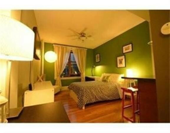 8 Garrison St, Back Bay