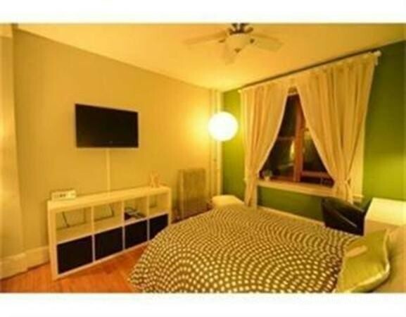 8 Garrison St, Back Bay