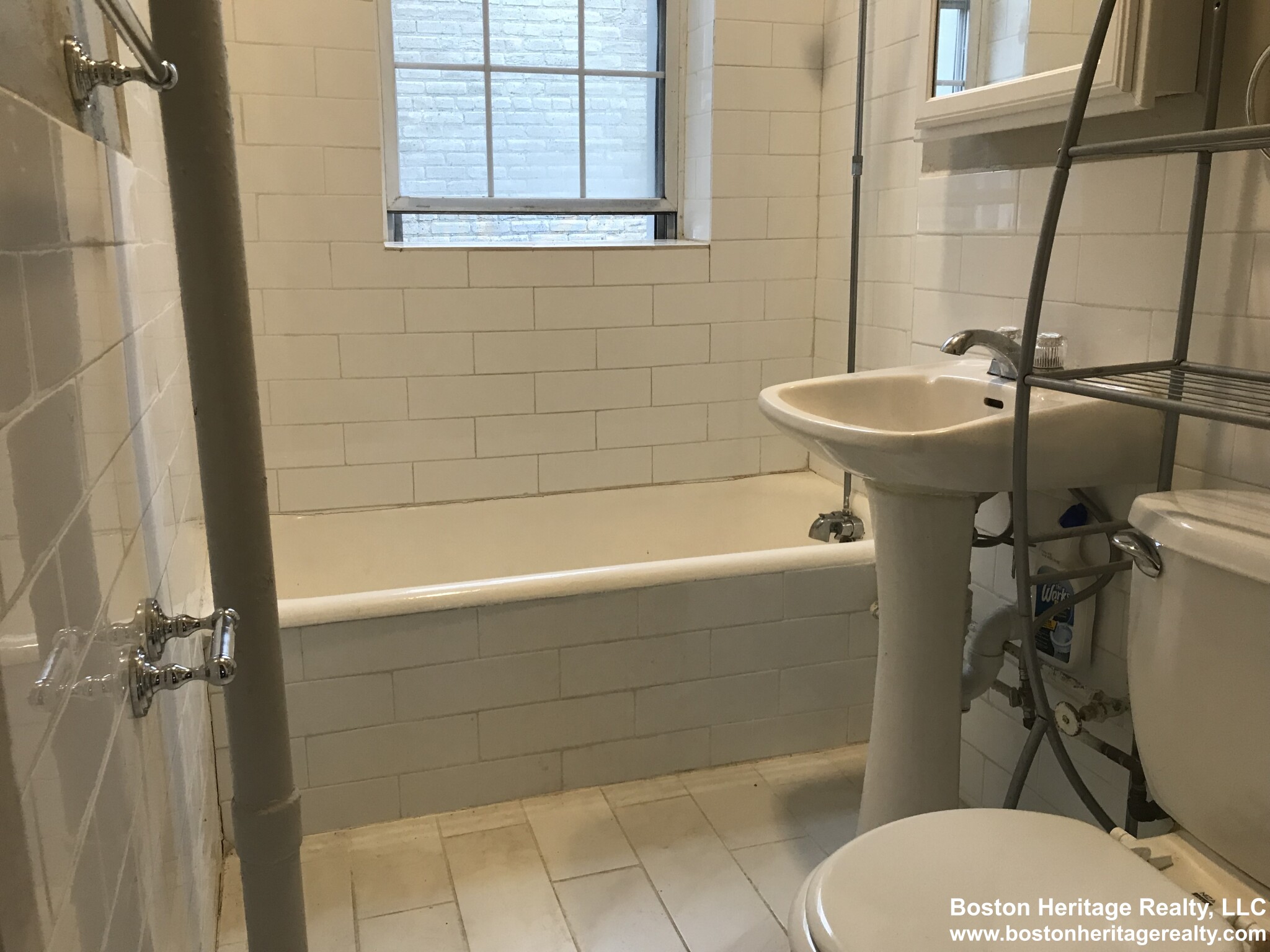 1 bed, 1 bath apartment for rent at 1633 Commonwealth Ave Unit 12, Brighton — photo 3 of 4