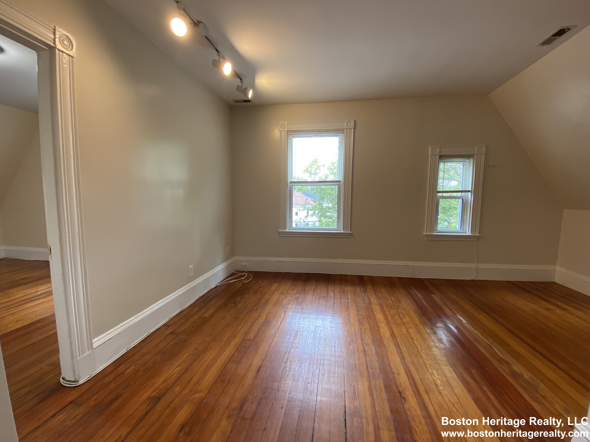 4 bed, 1 bath apartment for rent at 5 Kendall St Unit 3, Brookline Hills — photo 8 of 12