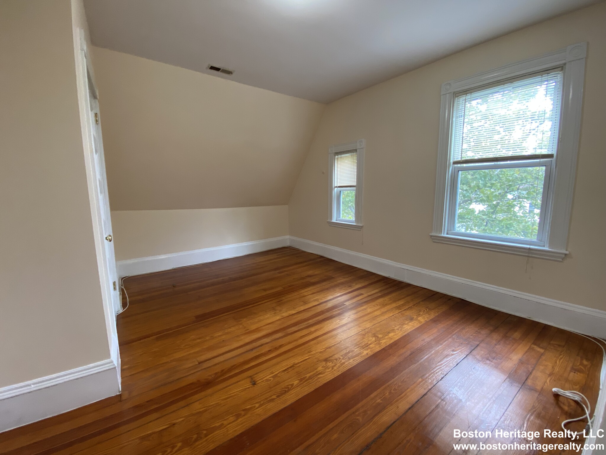 4 bed, 1 bath apartment for rent at 5 Kendall St Unit 3, Brookline Hills — photo 6 of 12