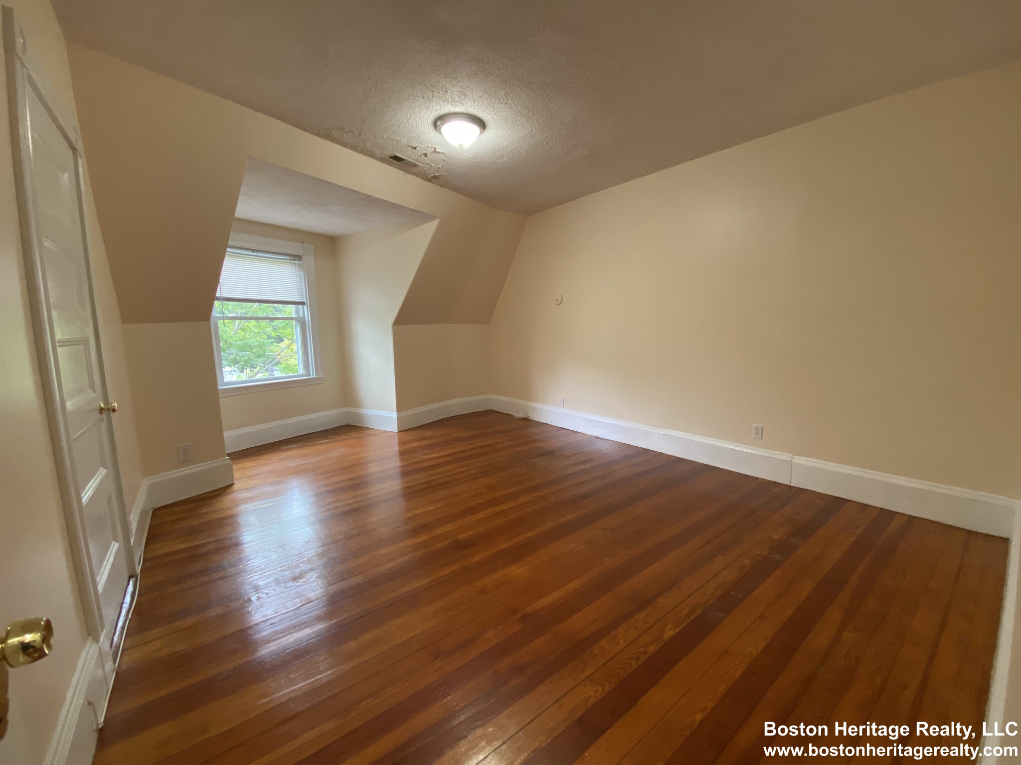 4 bed, 1 bath apartment for rent at 5 Kendall St Unit 3, Brookline Hills — photo 5 of 12