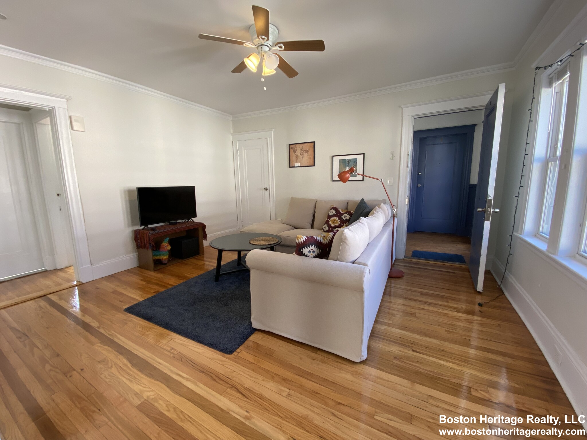 2 bed, 1 bath apartment for rent at 1 Pama Gdns Unit 3, Brighton — photo 2 of 9