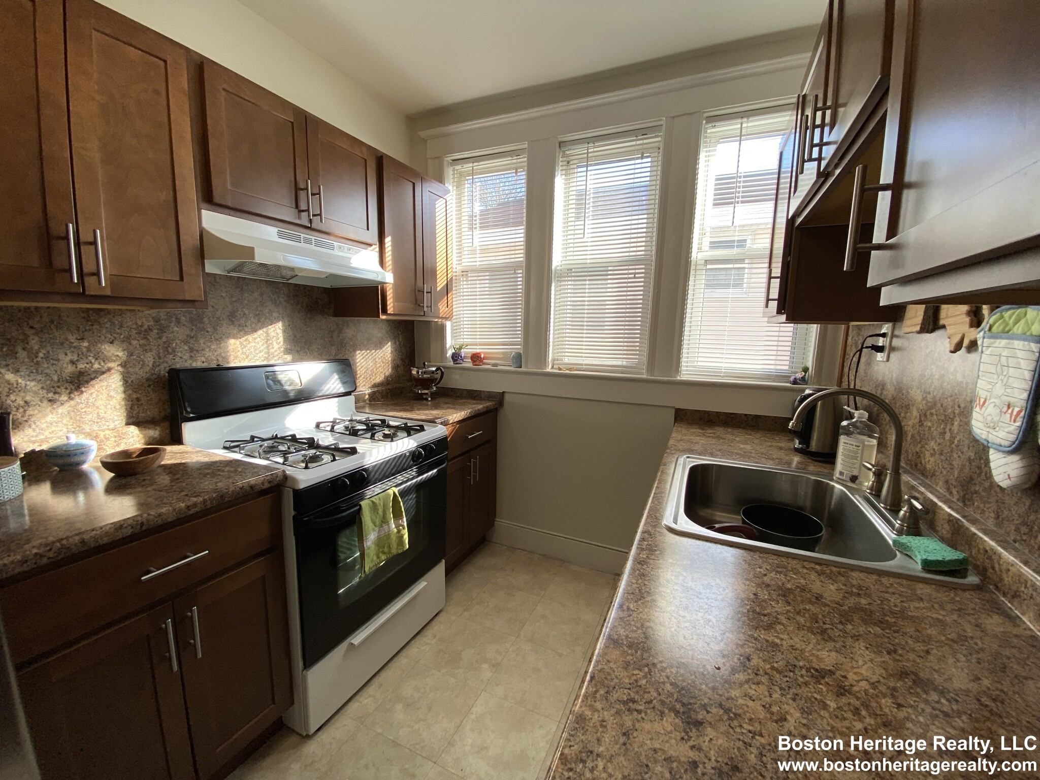2 bed, 1 bath apartment for rent at 1 Pama Gdns Unit 3, Brighton — photo 7 of 9