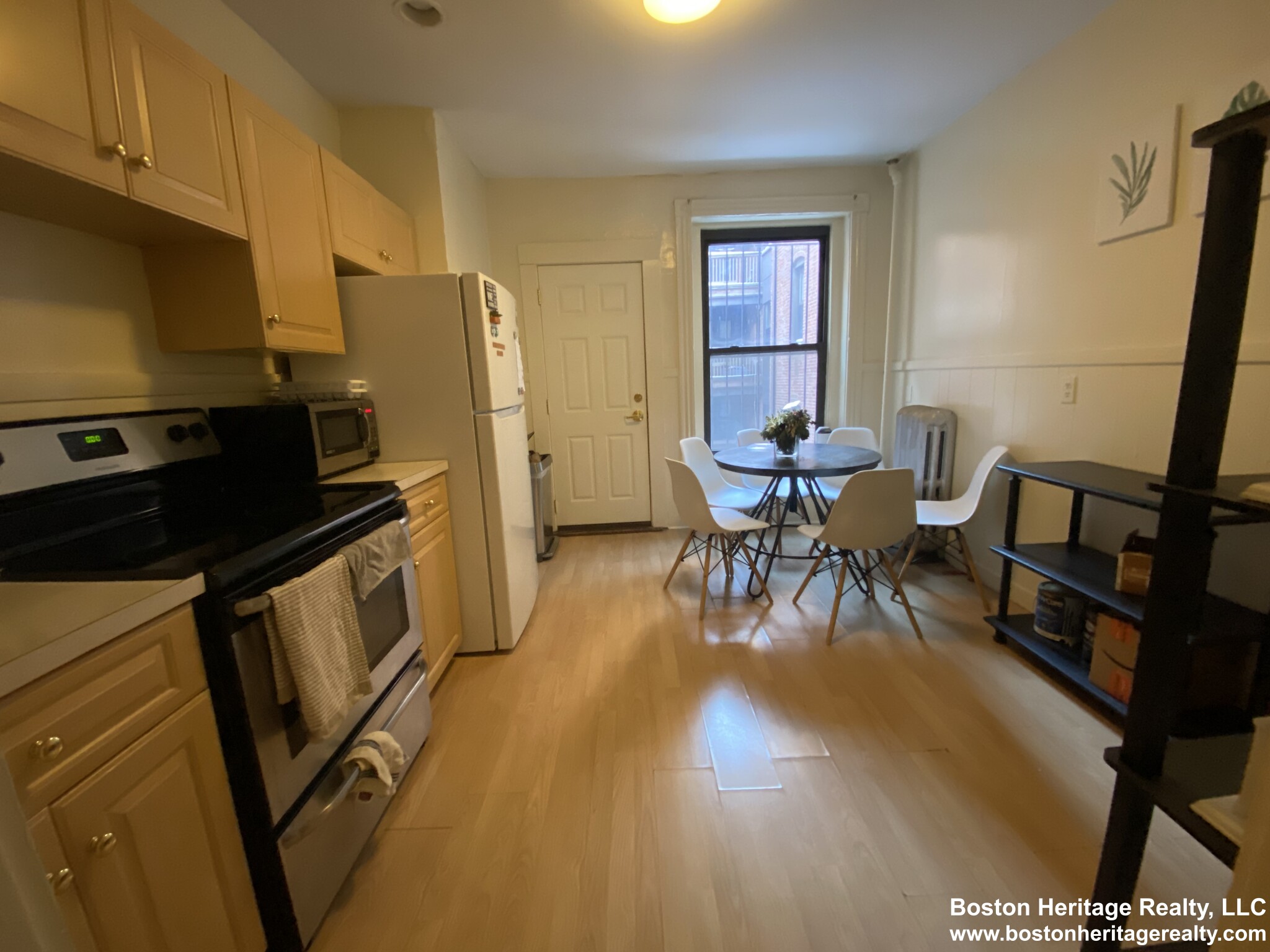 4 bed, 1 bath apartment for rent at 32 Symphony Rd Unit 3, Fenway — photo 4 of 8