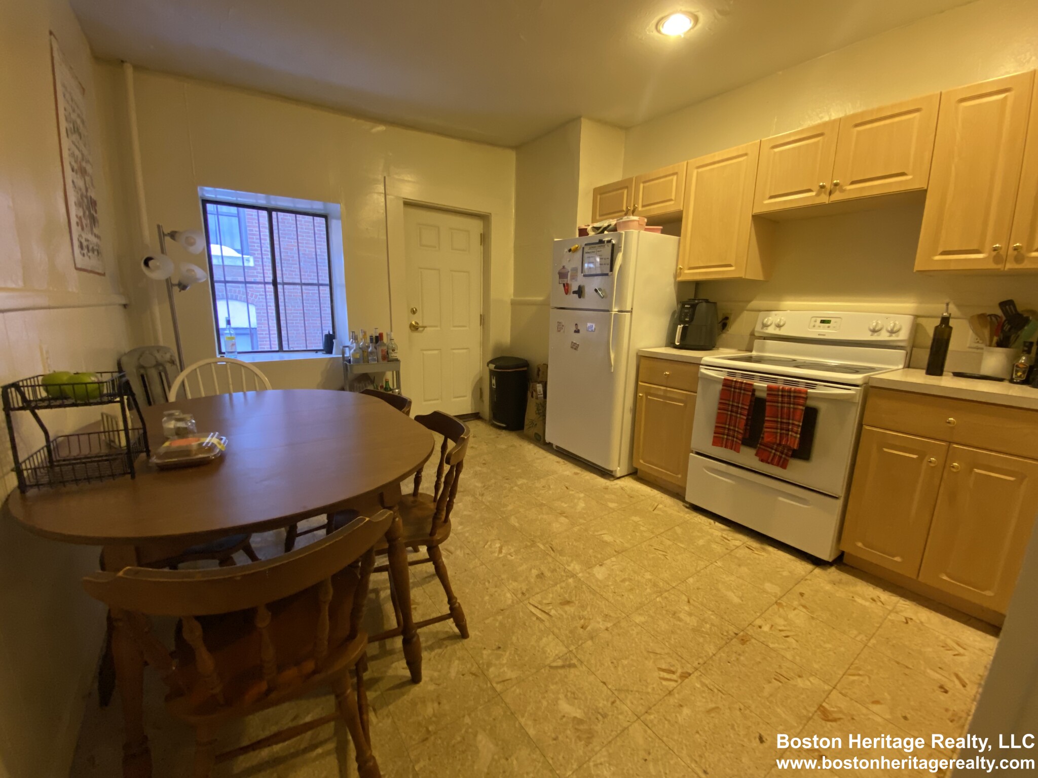 4 bed, 1 bath apartment for rent at 32 Symphony Rd Unit 4, Fenway — photo 7 of 9