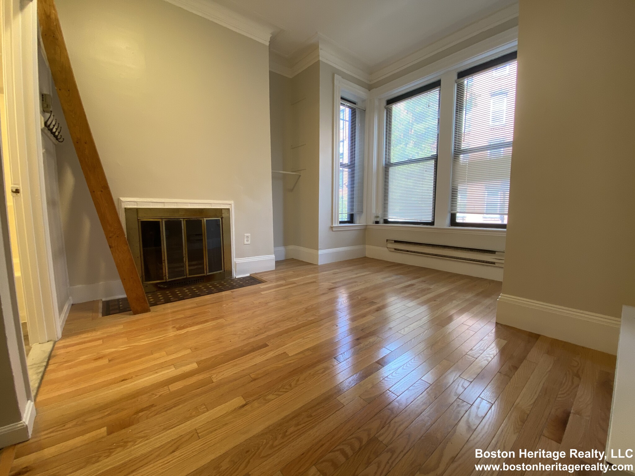 Studio bed, 1 bath apartment for rent at 22 Symphony Rd Unit 1, Fenway — photo 4 of 5