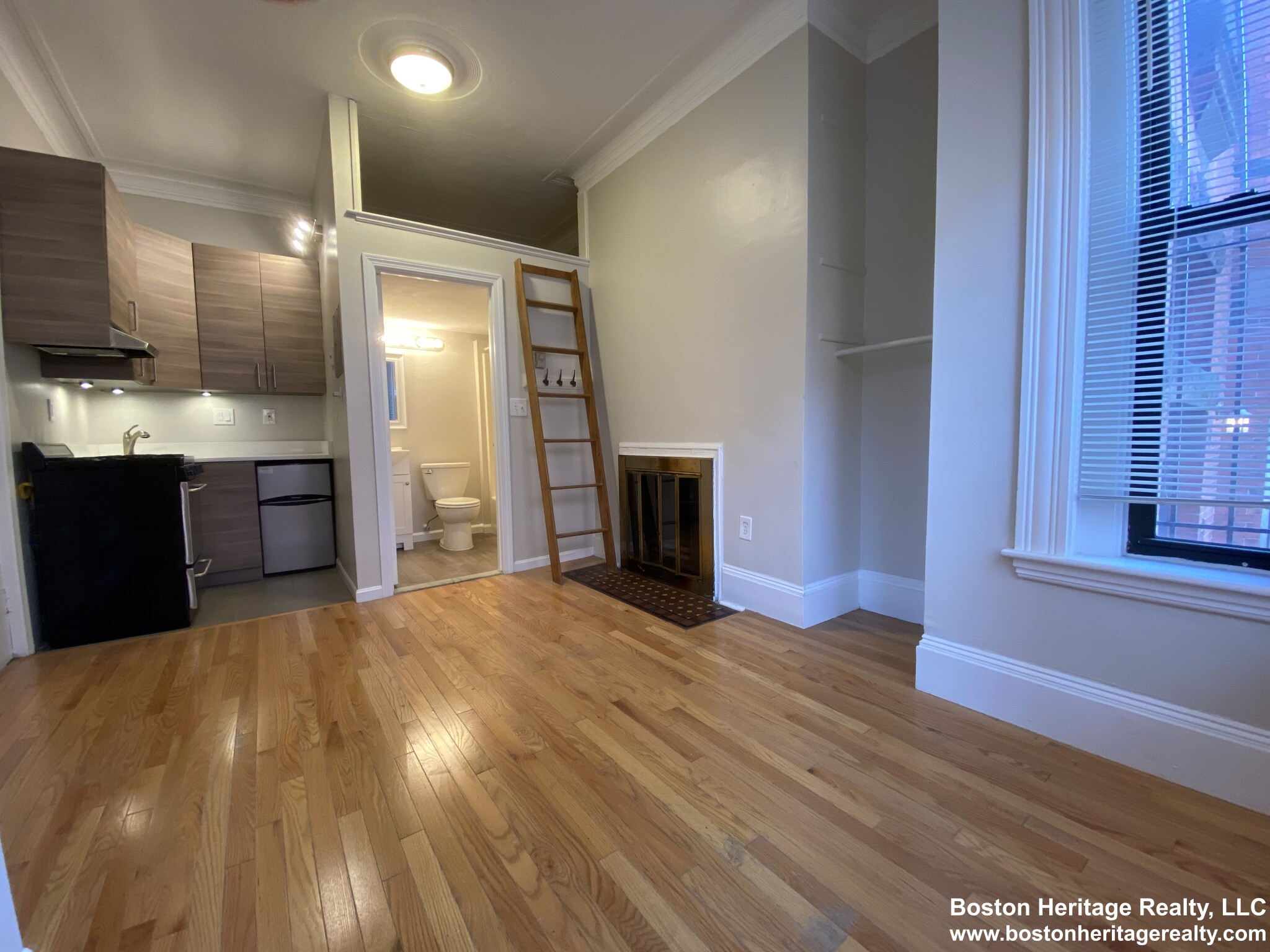 Studio bed, 1 bath apartment for rent at 22 Symphony Rd Unit 1, Fenway — photo 3 of 5