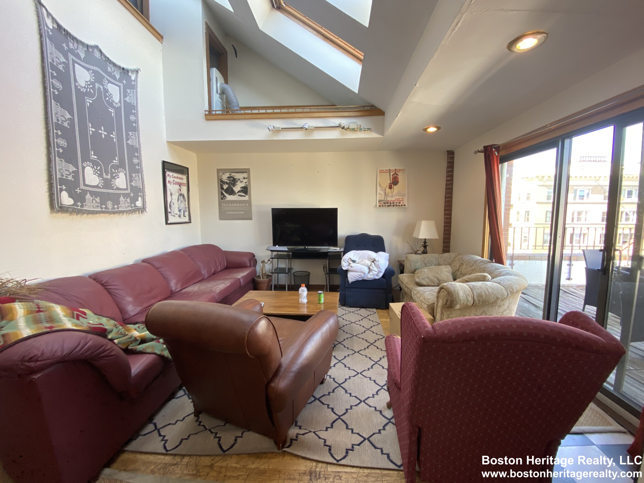 4 bed, 2 bath apartment for rent at 51 Hemenway St Unit 5, Fenway — photo 2 of 16