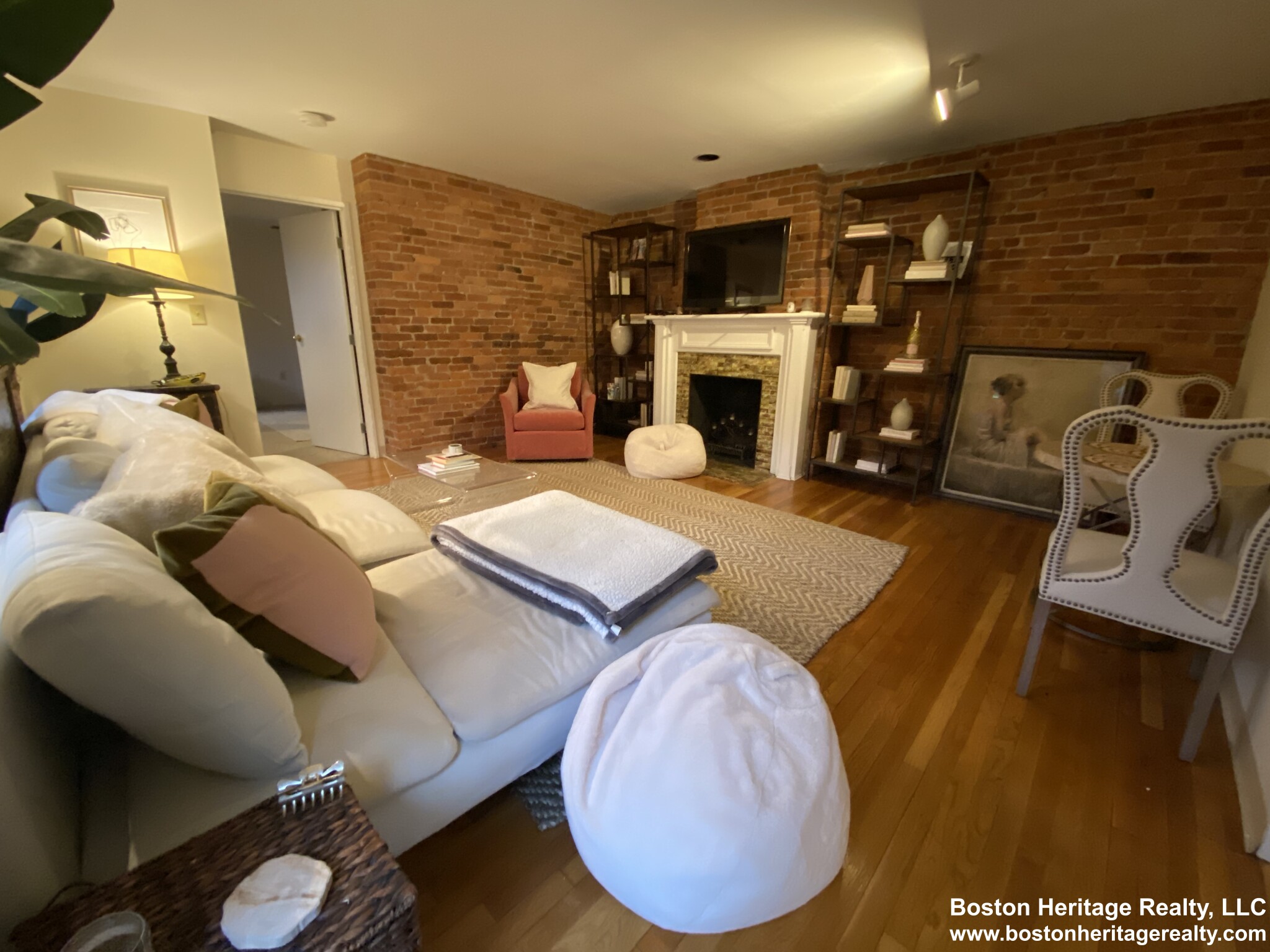 103 Gainsborough St, Fenway