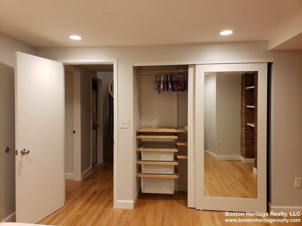 2 bed, 1.5 bath apartment for rent at 102 Gainsborough St Unit 101, Fenway — photo 4 of 5