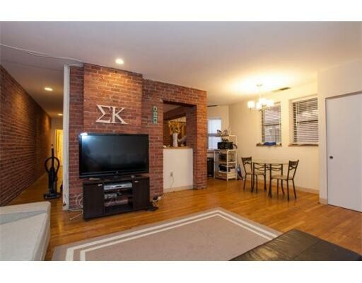 2 bed, 1 bath apartment for rent at 95 Gainsborough St Unit 205, Fenway — photo 2 of 6