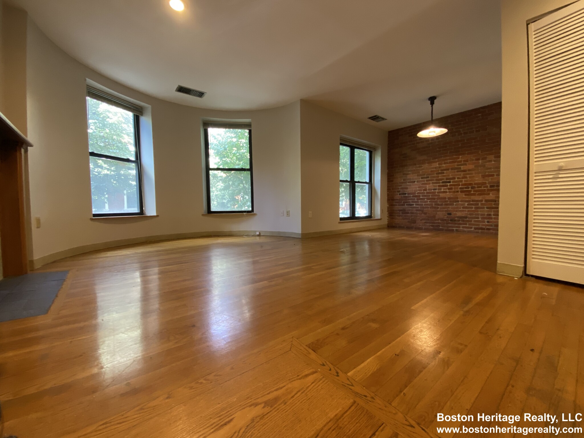 84 Gainsborough St, Fenway