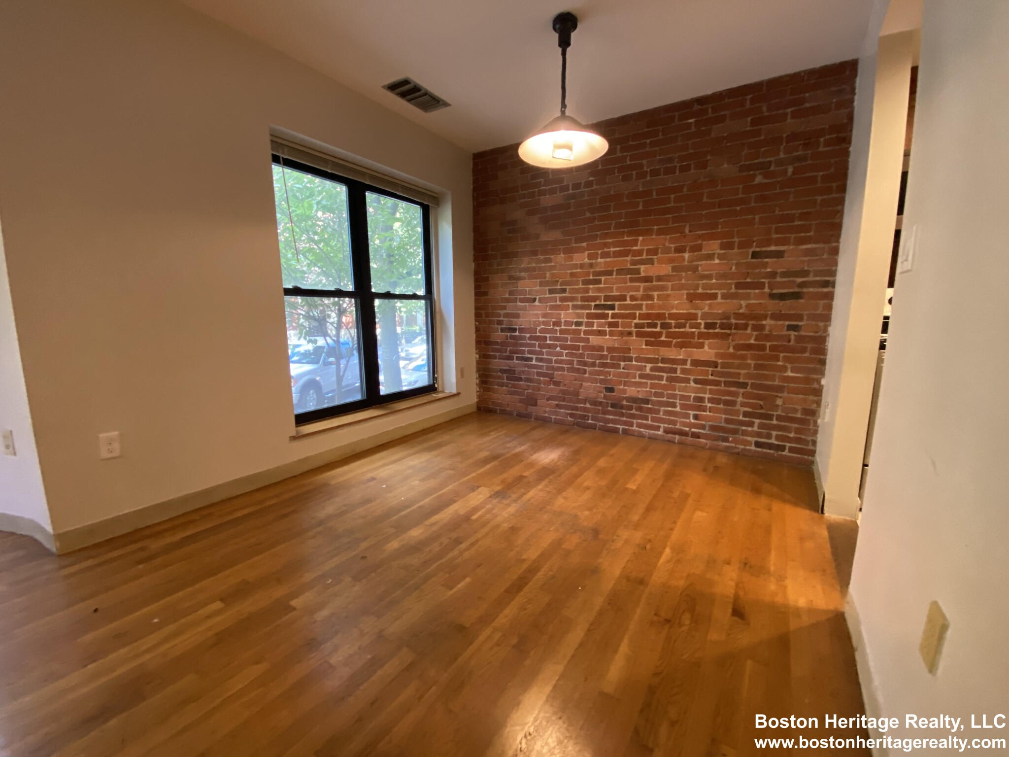 84 Gainsborough St, Fenway