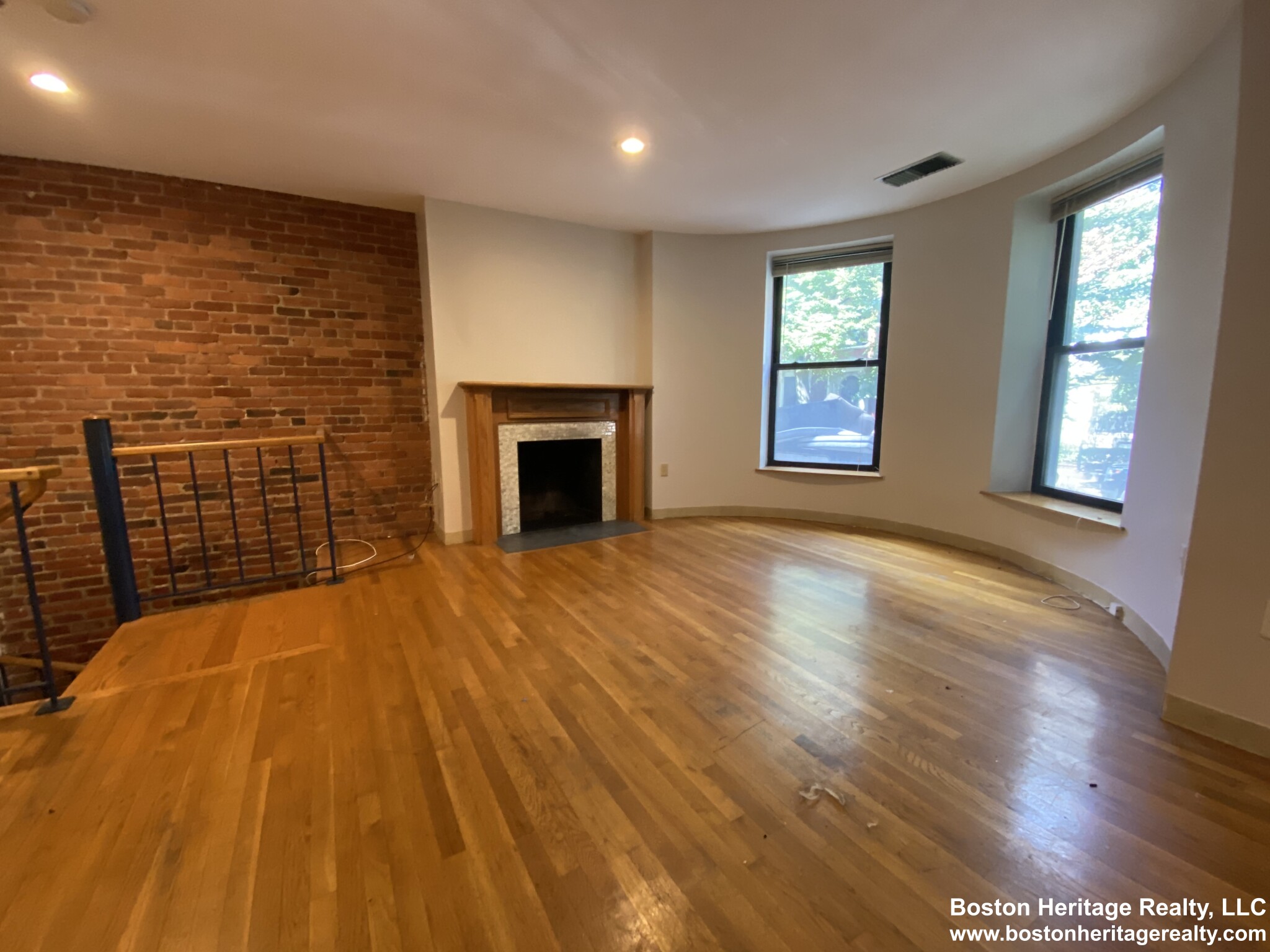 84 Gainsborough St, Fenway