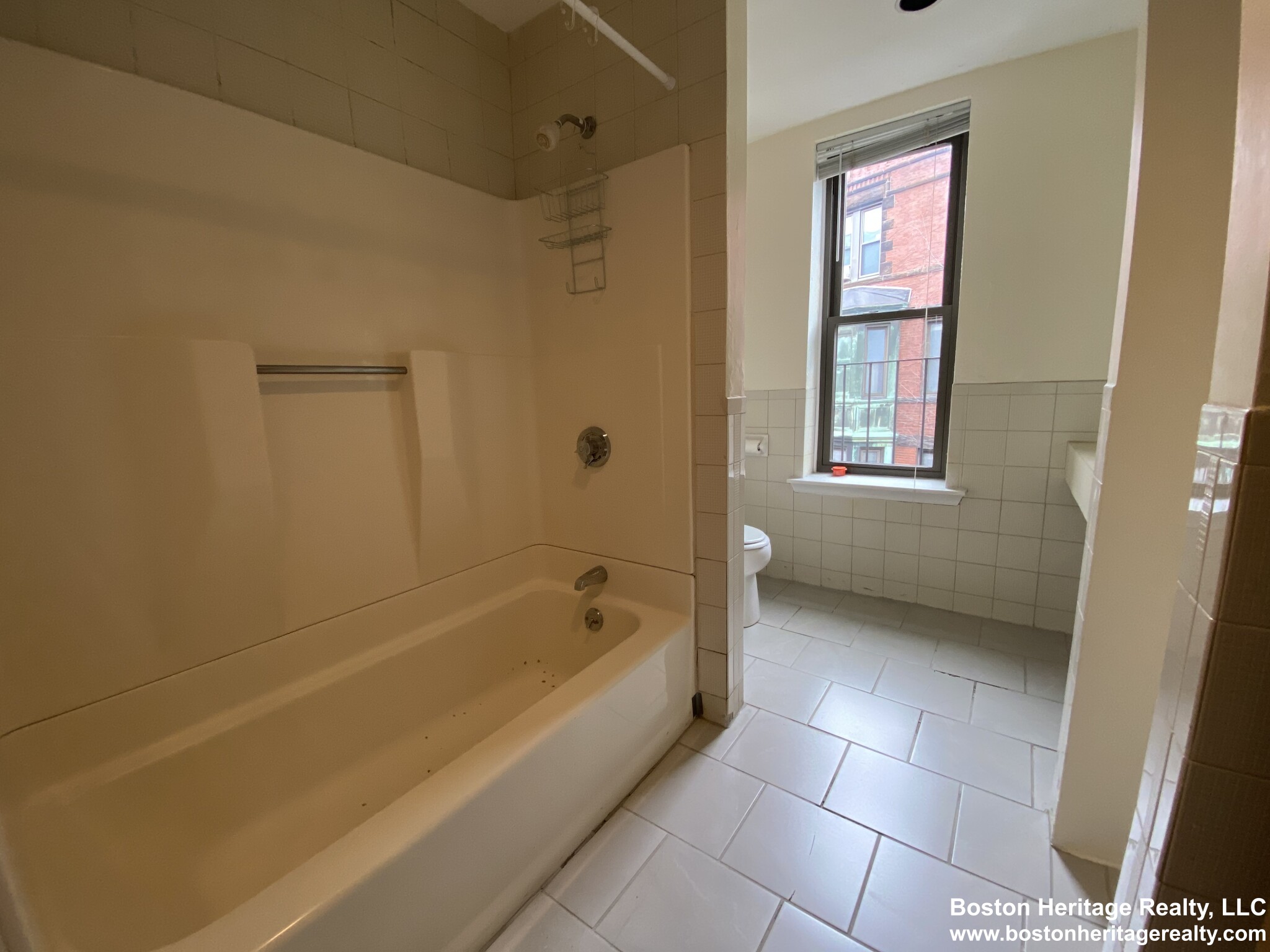 2 bed, 1.5 bath apartment for rent at 54 Gainsborough St Unit 2, Fenway — photo 8 of 10