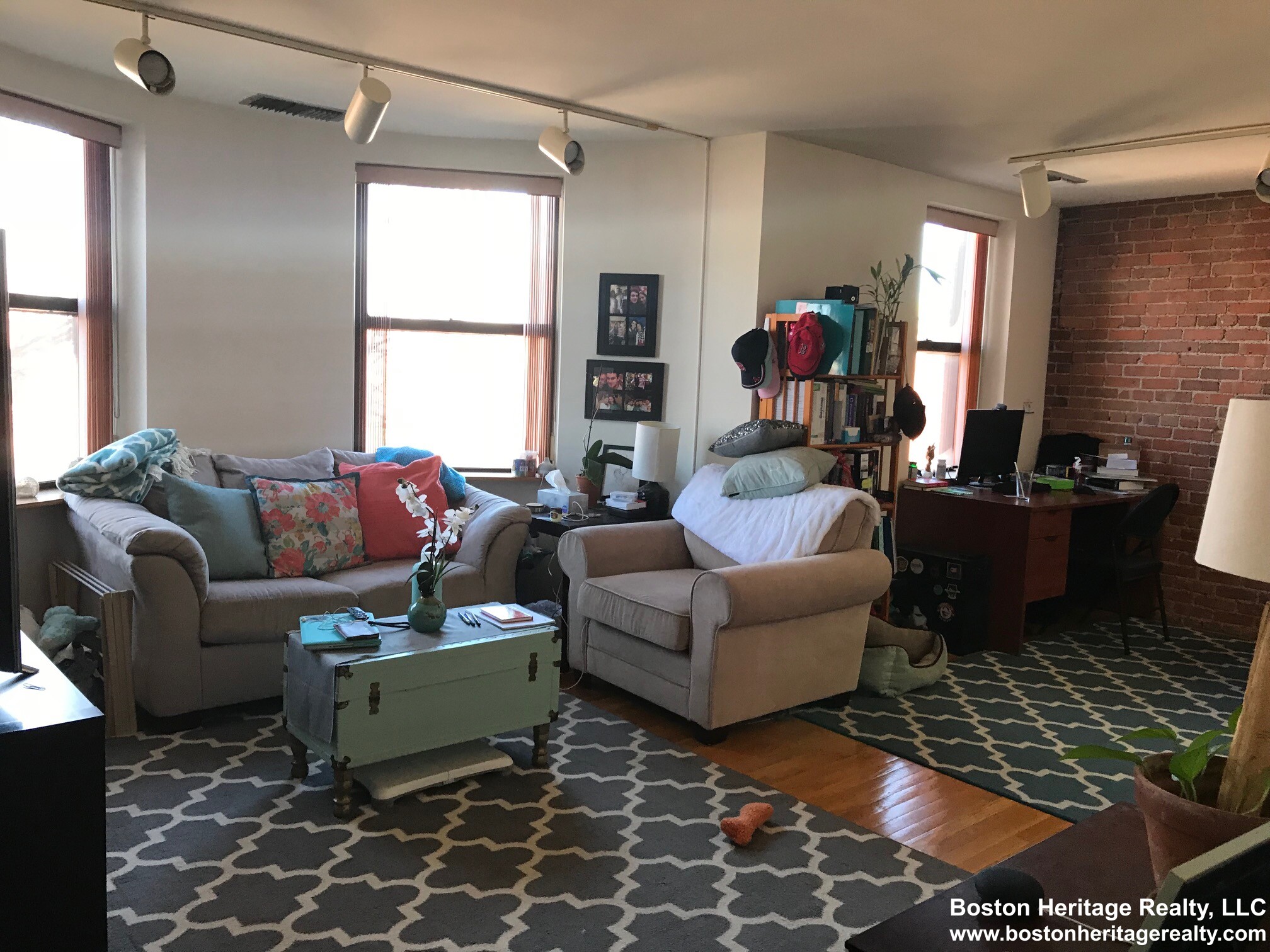 1 bed, 1 bath apartment for rent at 78 Gainsborough St Unit 403, Fenway — photo 1 of 3