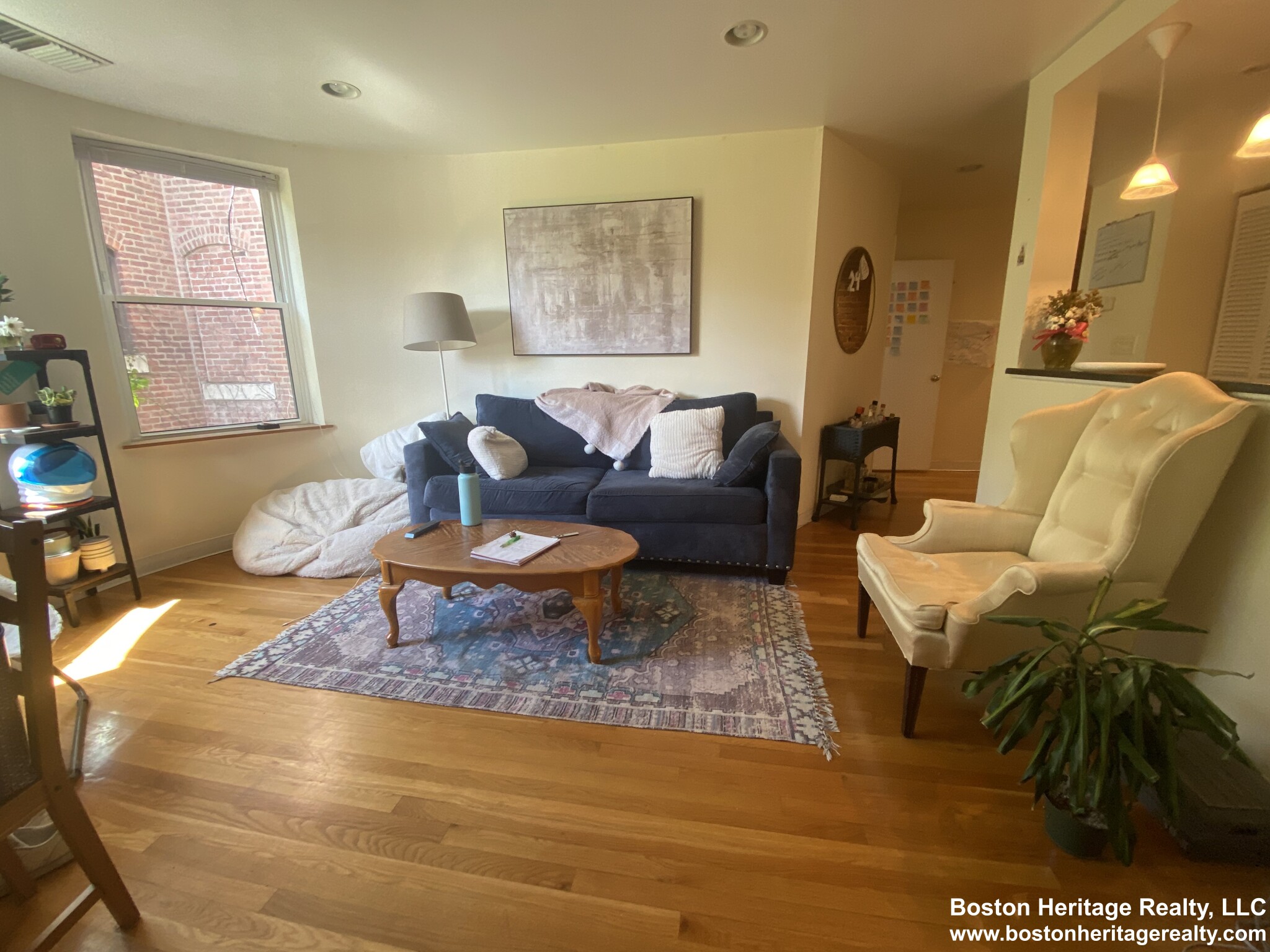 Spacious 2 bed on Gainsborough St.