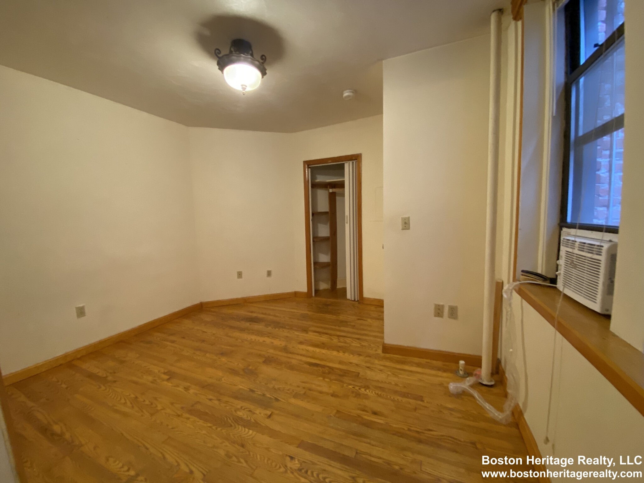 54 Burbank St, Fenway