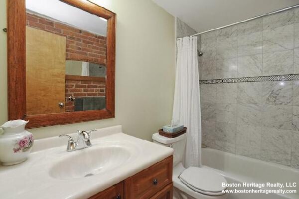 103 Gainsborough St, Fenway