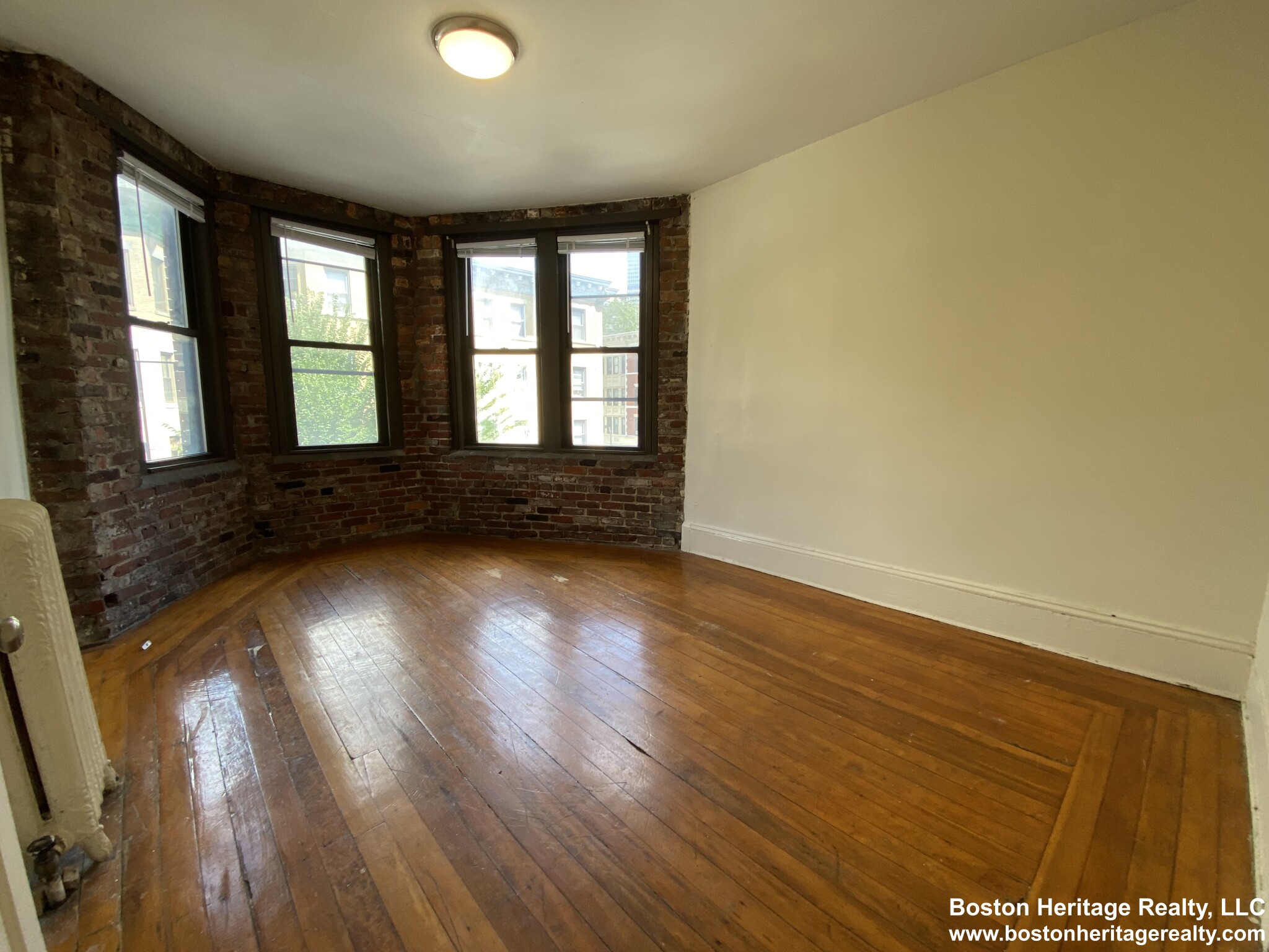 54 Burbank St, Fenway