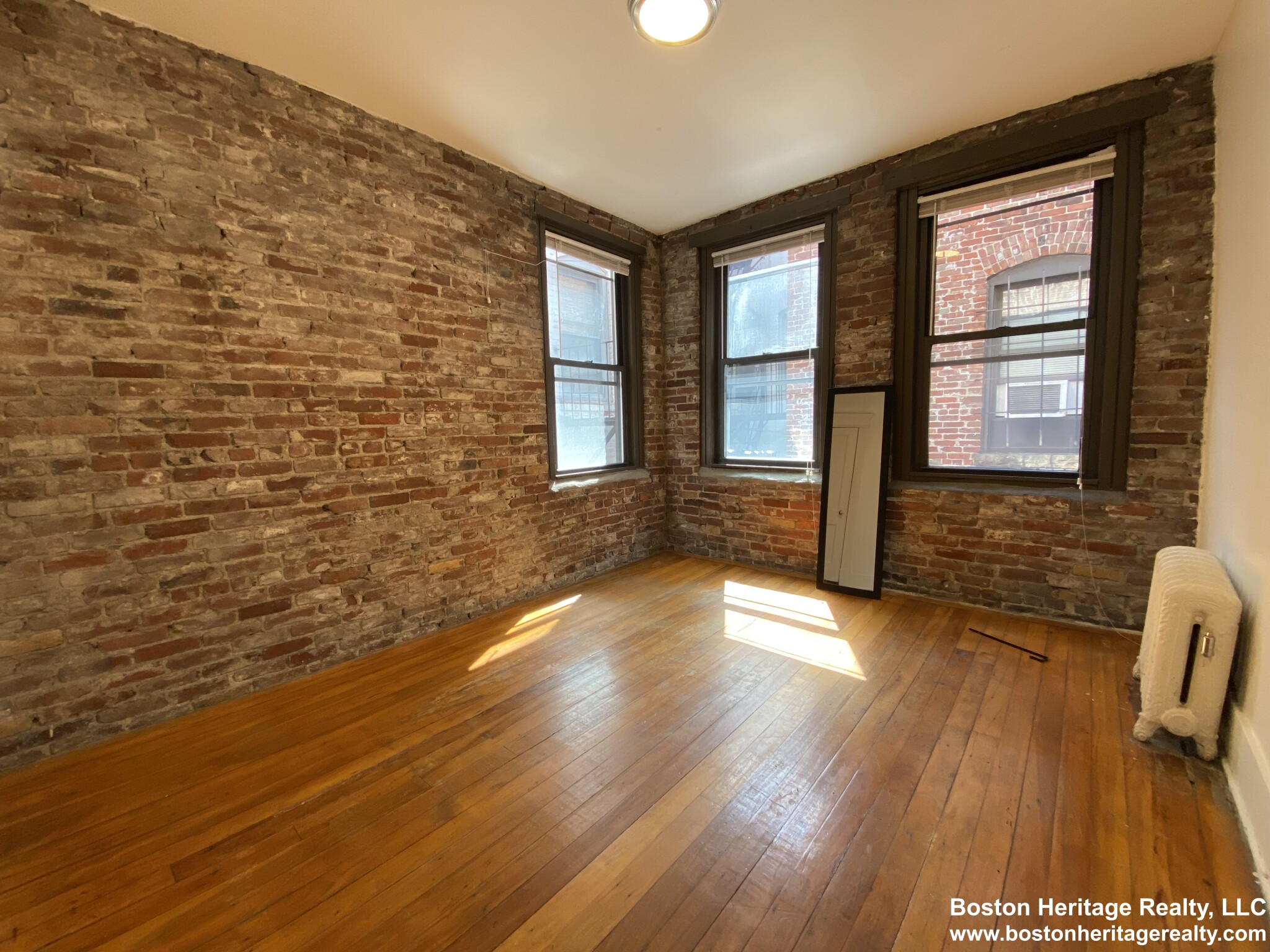 54 Burbank St, Fenway