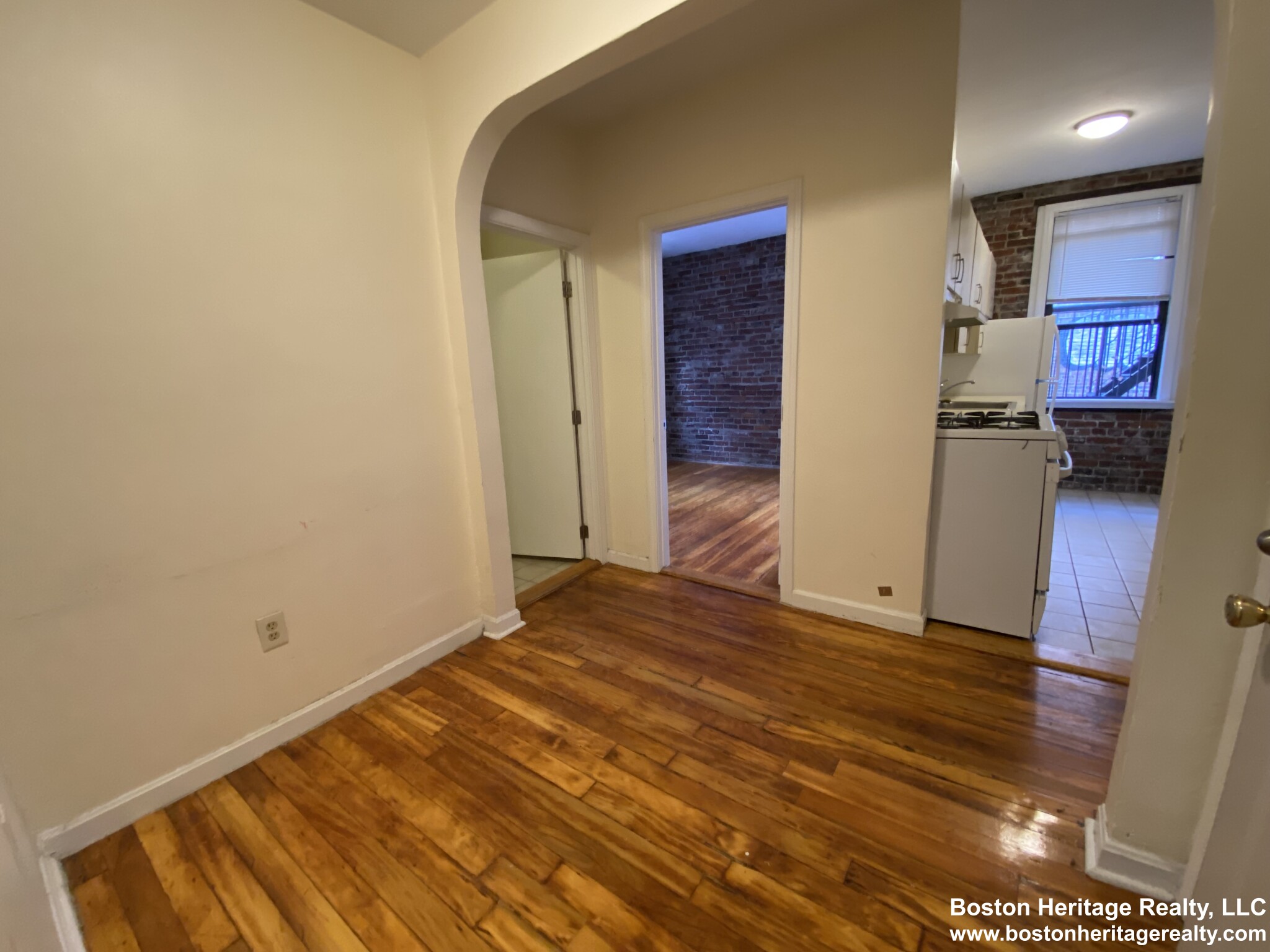 54 Burbank St, Fenway