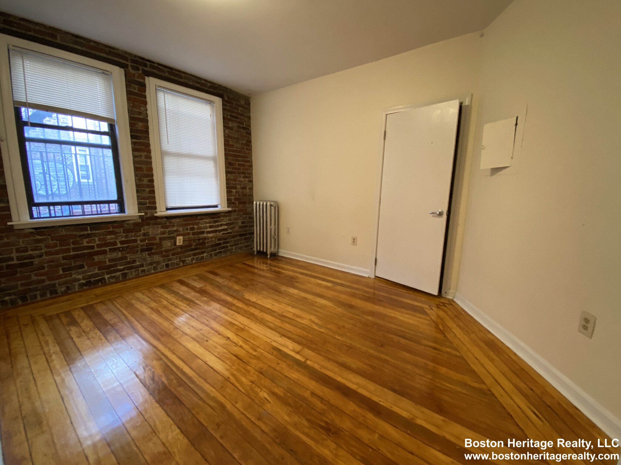 54 Burbank St, Fenway