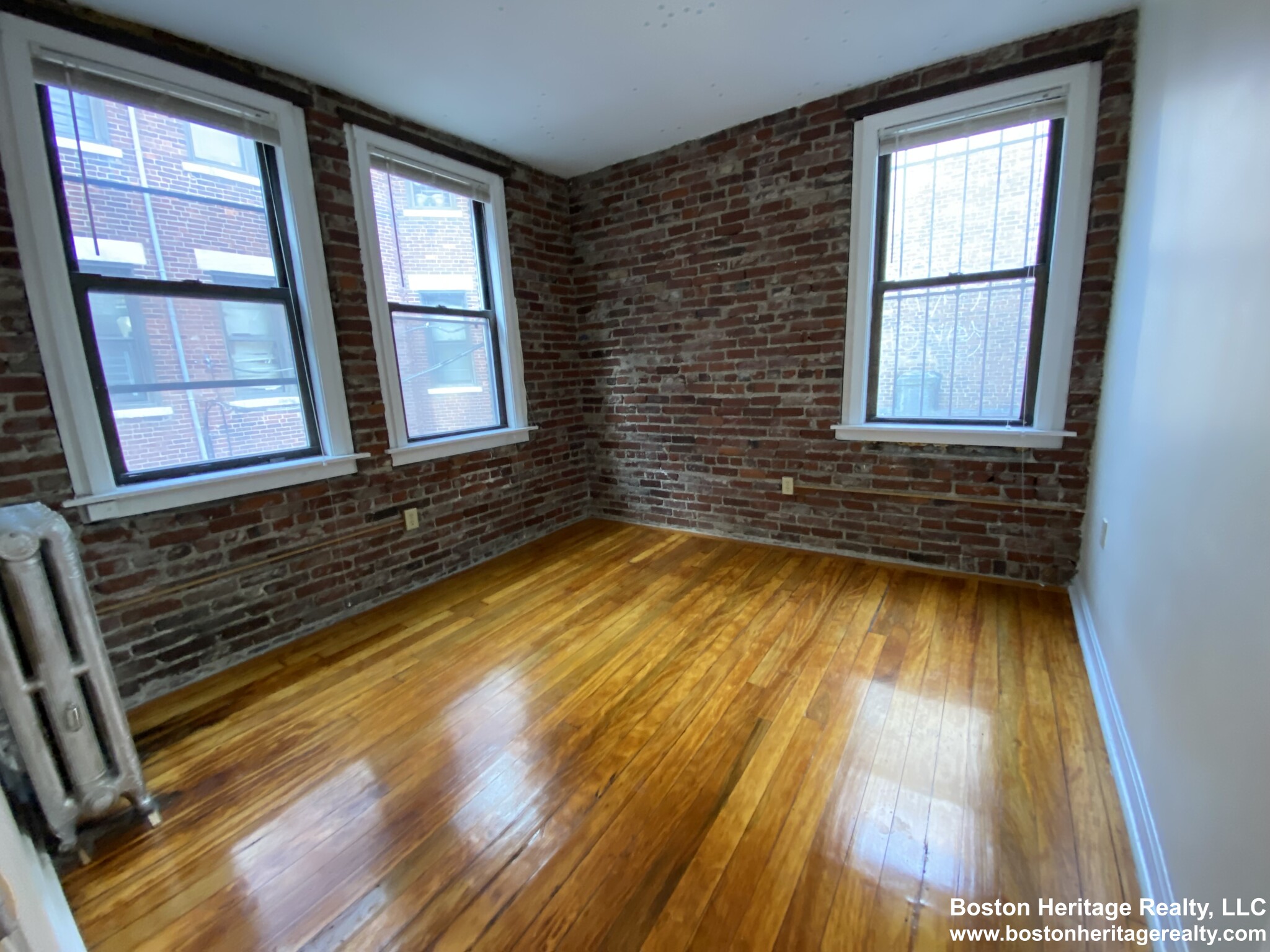 54 Burbank St, Fenway