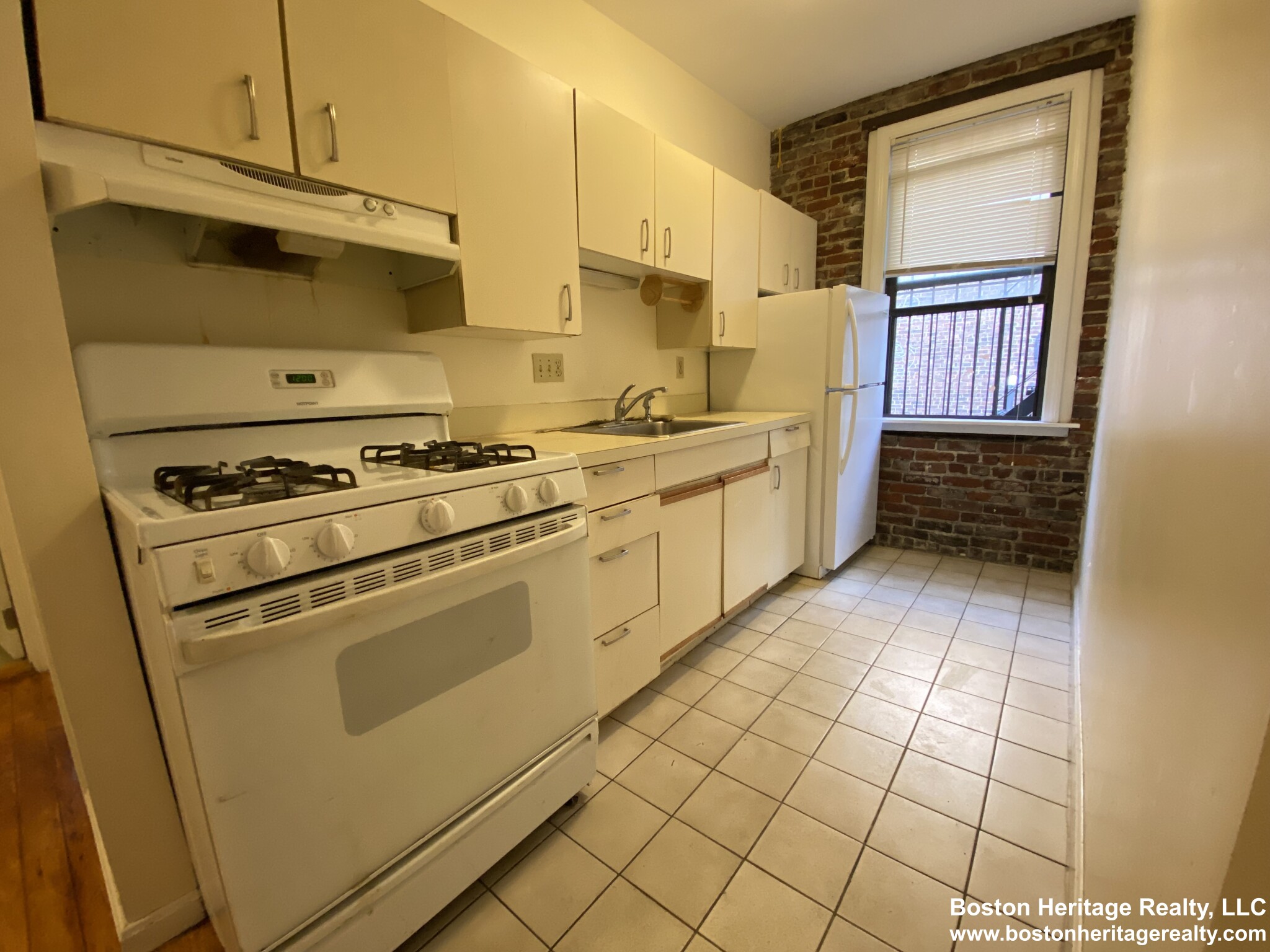 54 Burbank St, Fenway