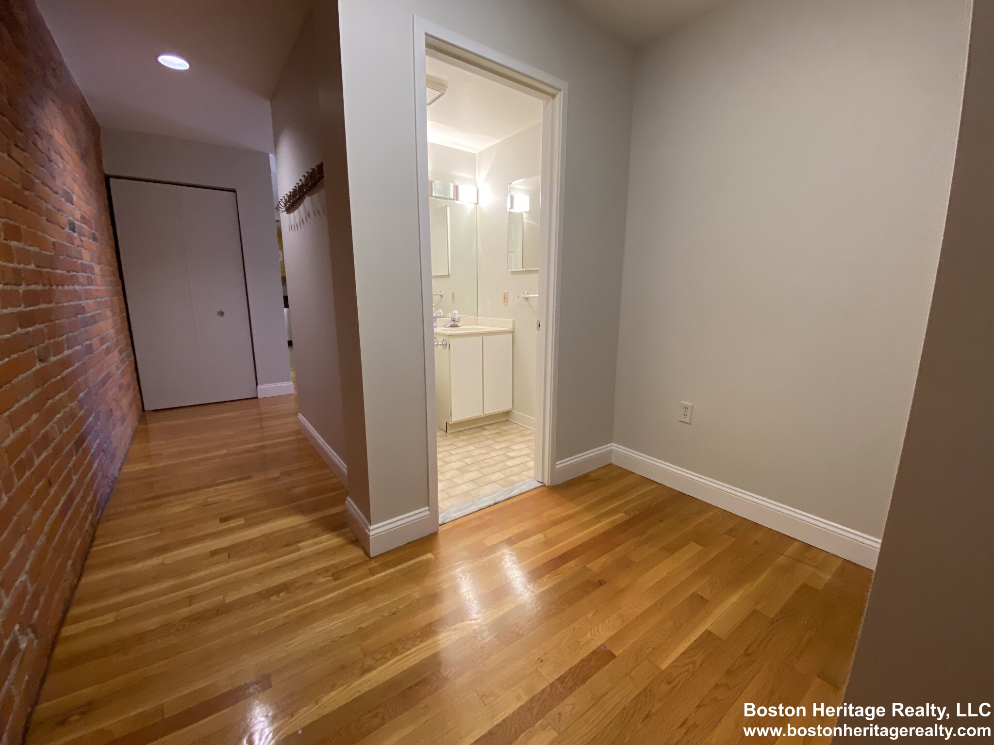 90 Gainsborough St, Fenway