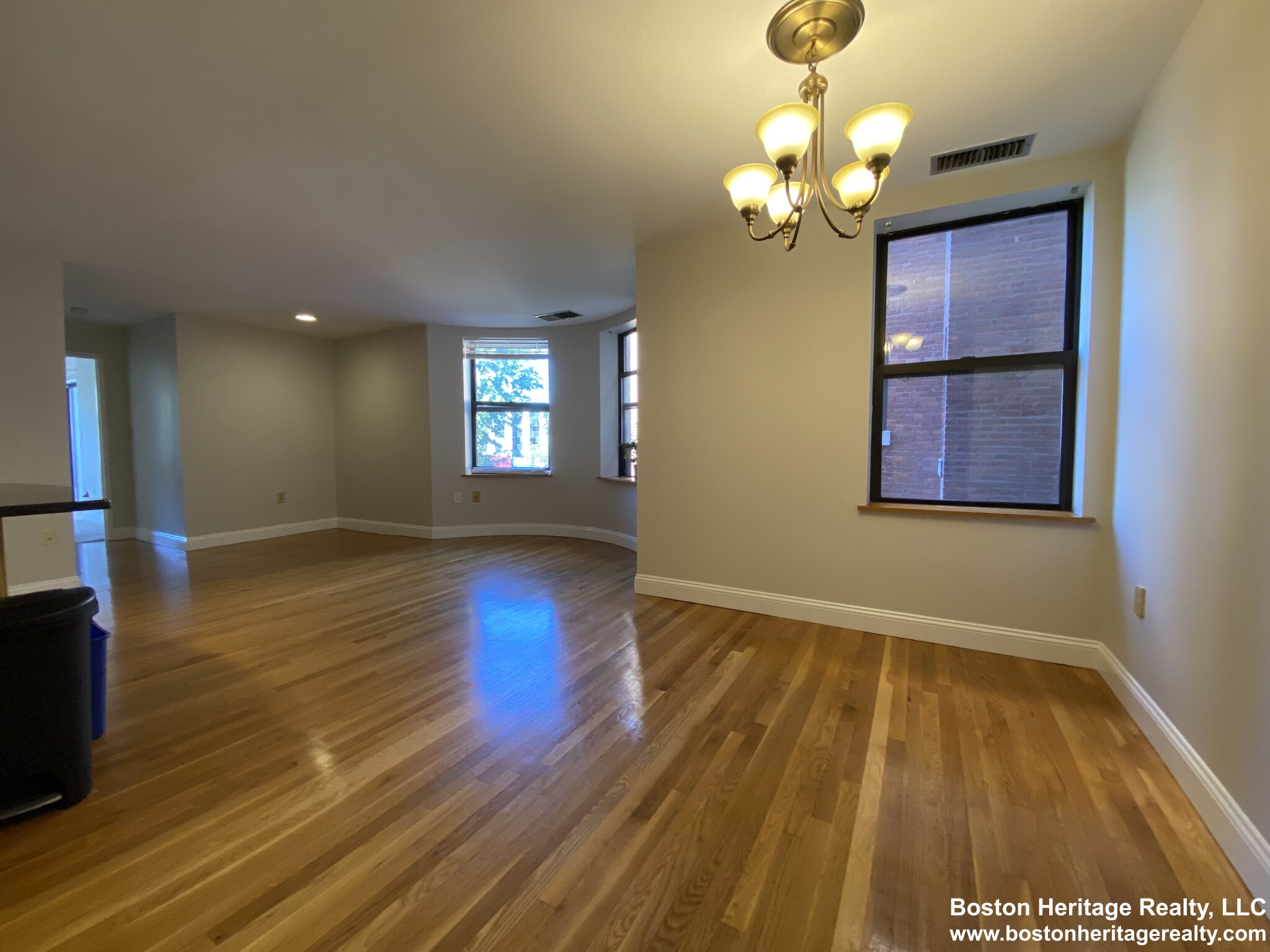 90 Gainsborough St, Fenway