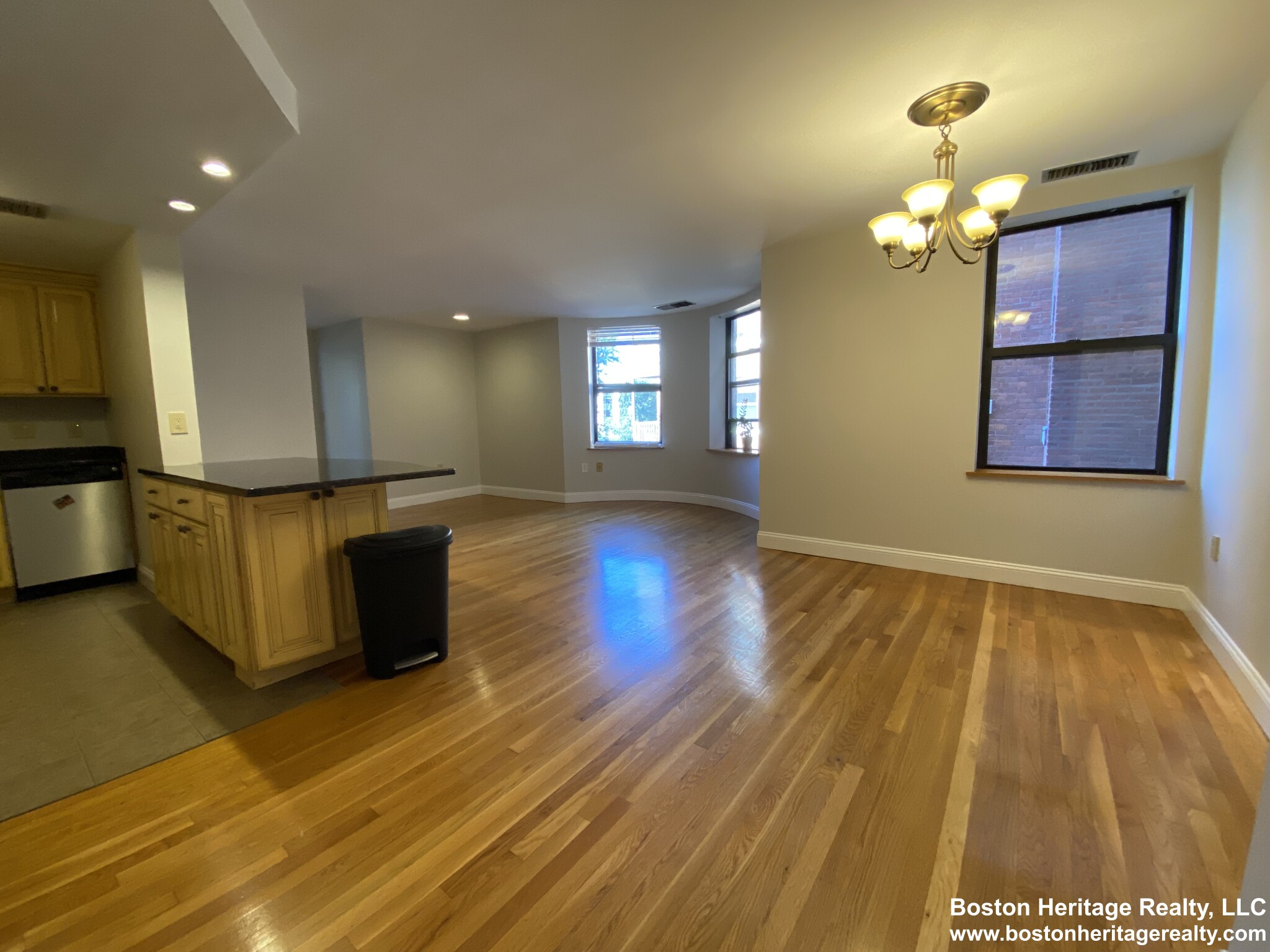 90 Gainsborough St, Fenway