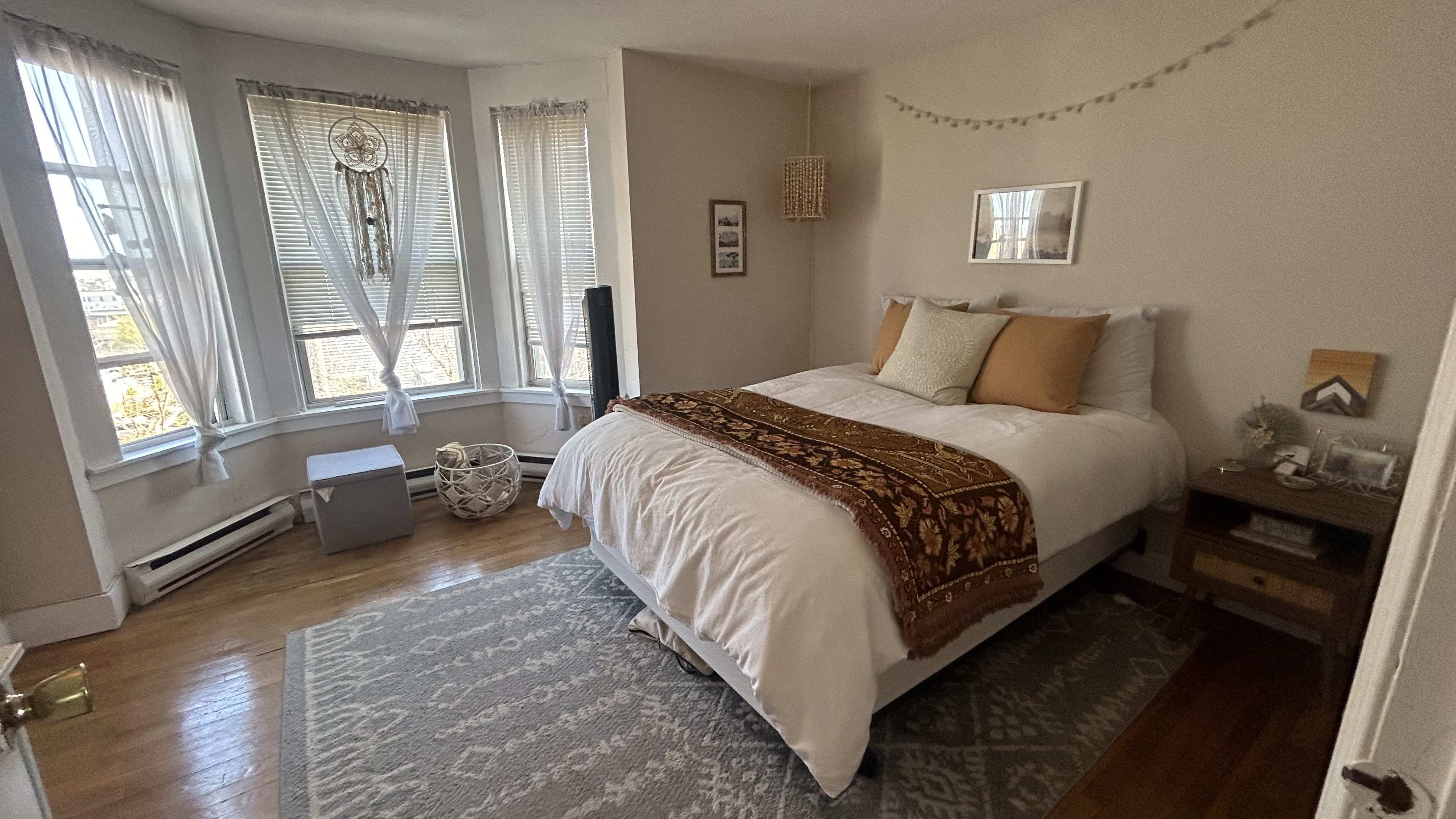 Photos of apartment on East Broadway,Boston MA 02127