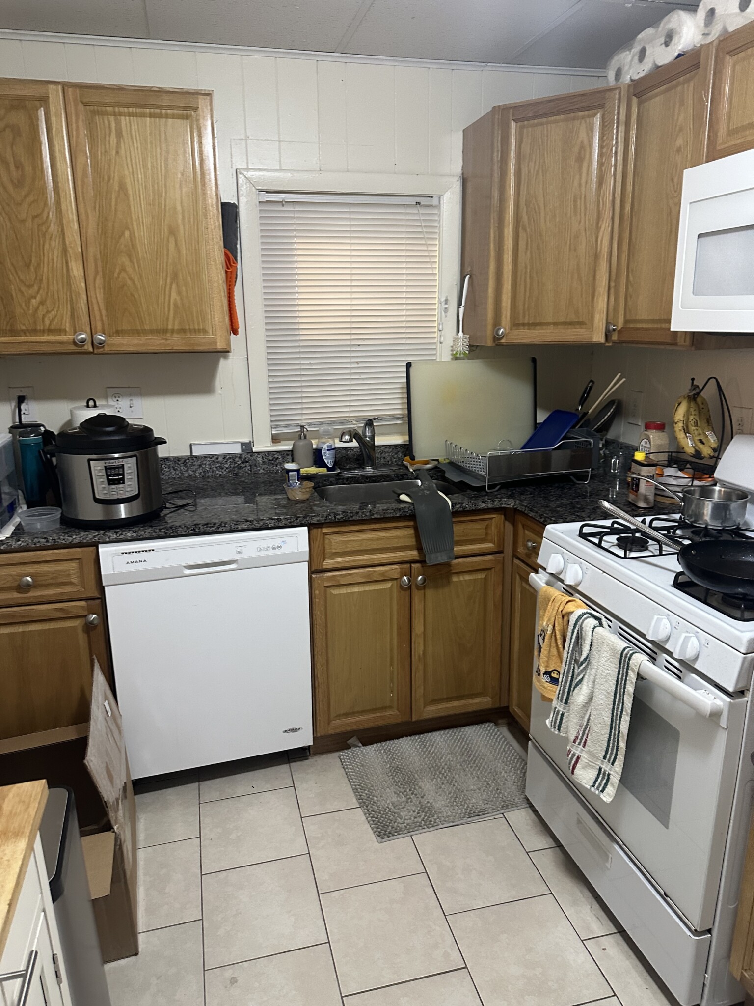 Photos of apartment on Concord Turnpike,Cambridge MA 02140
