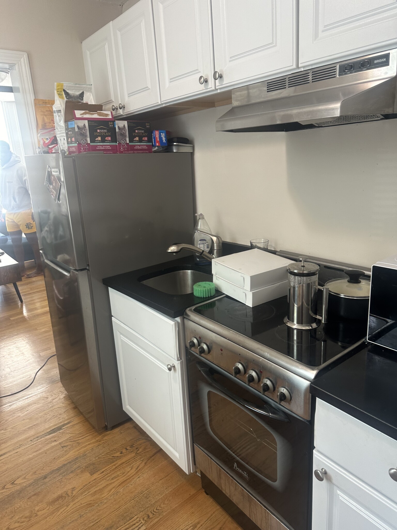 Photos of apartment on East Broadway,Boston MA 02127