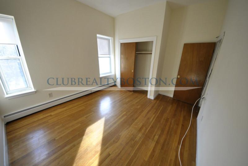 160 North Beacon St, Brighton