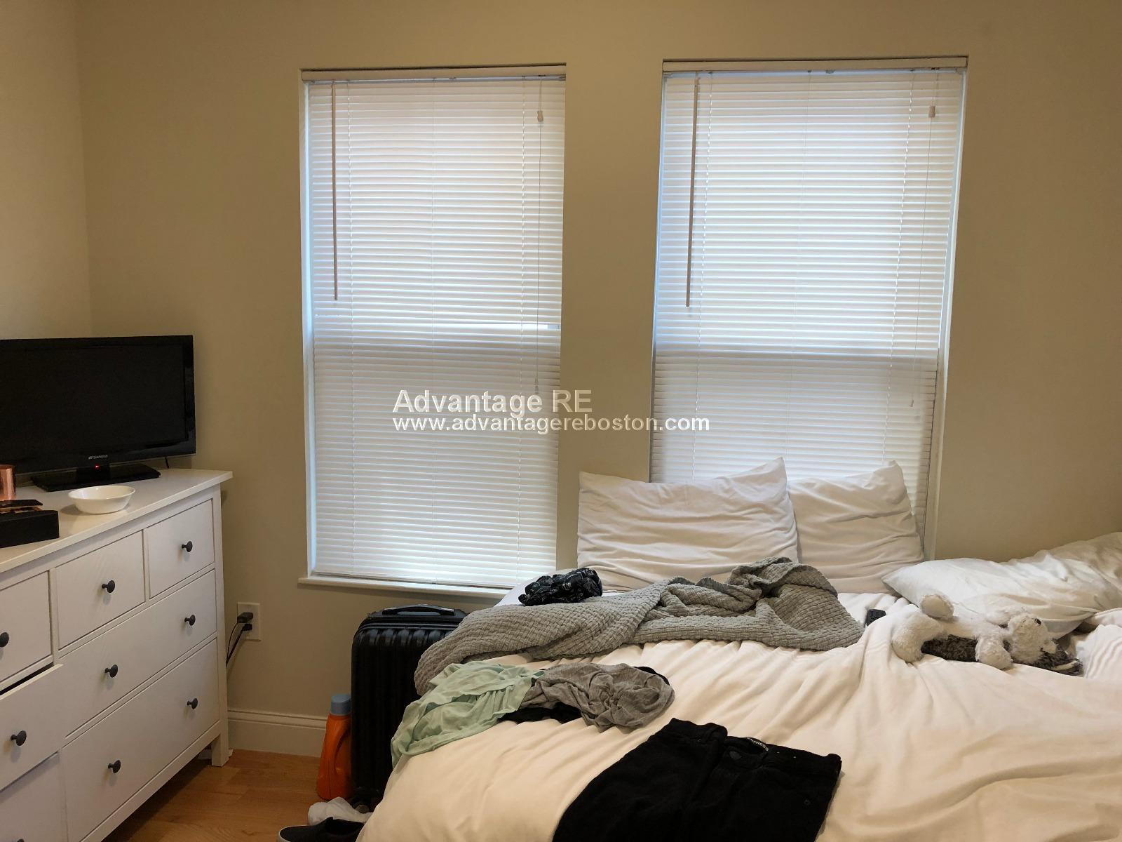 121 Webster Ave, Wellington-Harrington